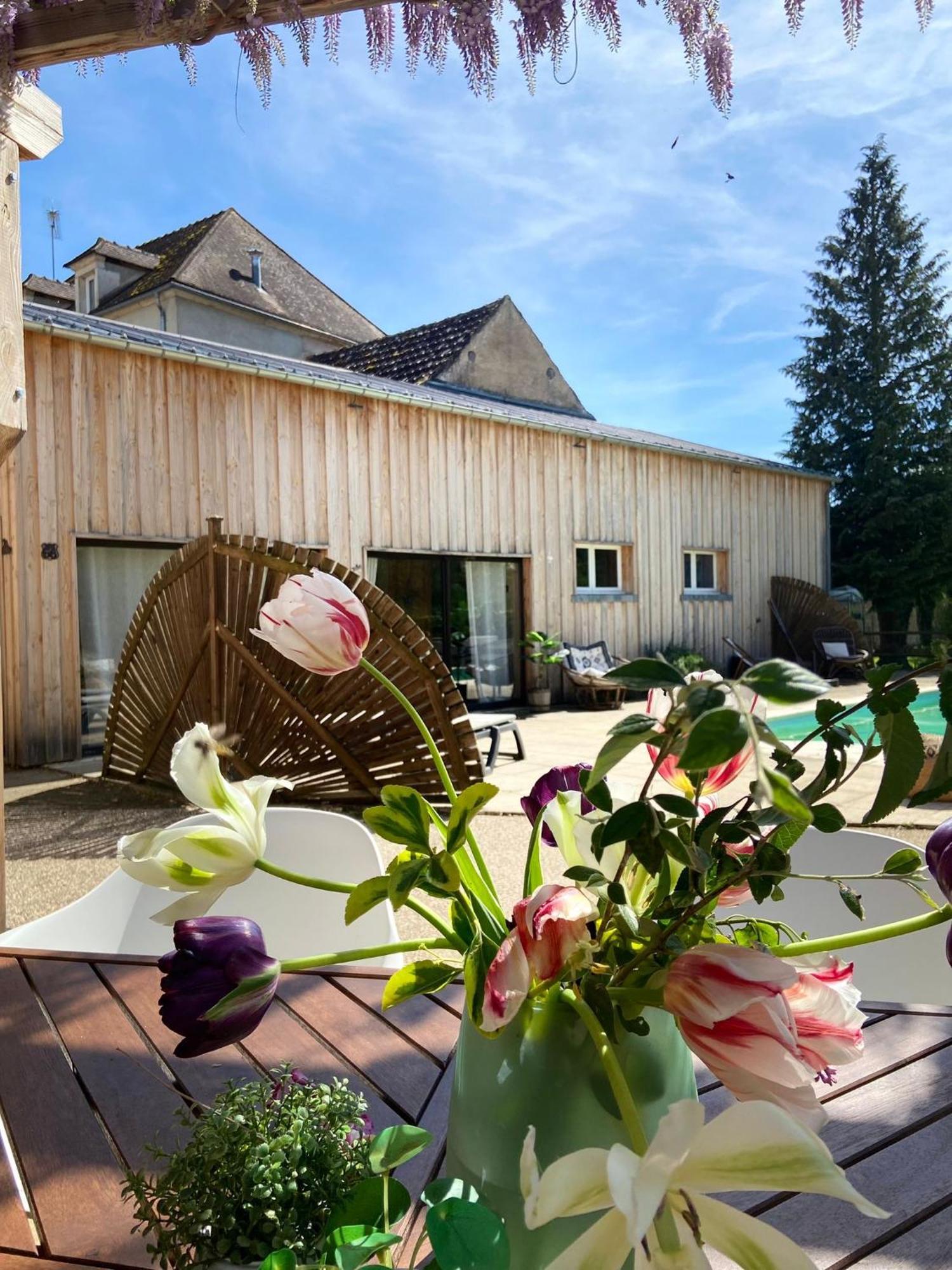 Pool House-L'Hirondelle De Sermizelles- Grand Jardin, Calme Et Nature Aux Portes Du Morvan Exterior foto