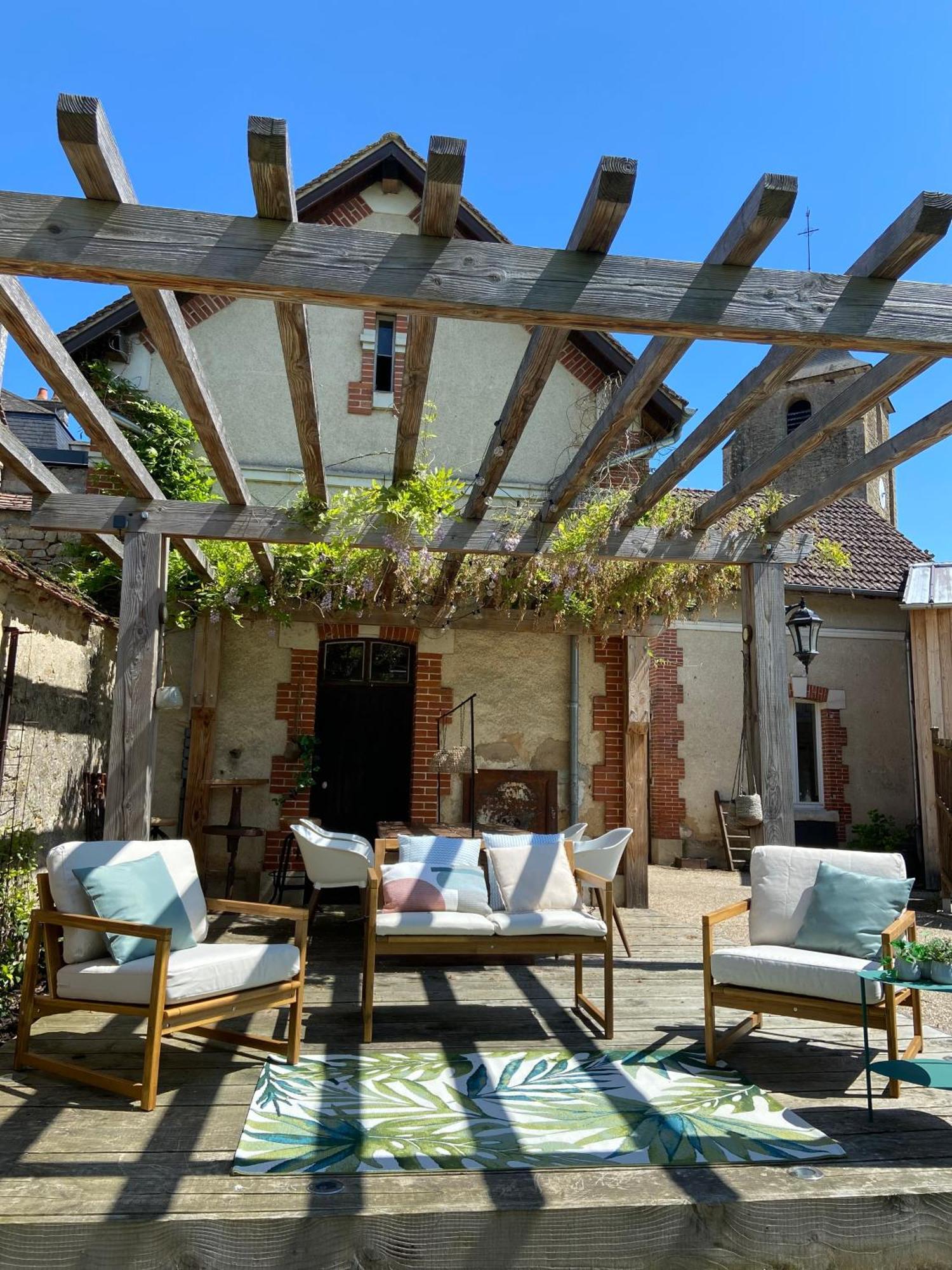 Pool House-L'Hirondelle De Sermizelles- Grand Jardin, Calme Et Nature Aux Portes Du Morvan Exterior foto